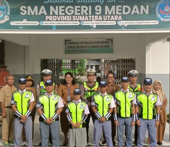Sat Lantas Polres Pelabuhan Belawan Latih PKS Di SMA Negeri 9 Medan