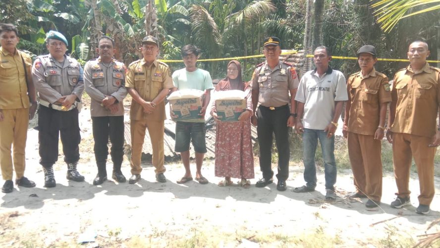 Polisi Tanggap Cepat, Polsek Teluk Mengkudu Polres Sergai Beri Dukungan Kemanusiaan  Bantu Korban Kebakaran Di Bogak Besar