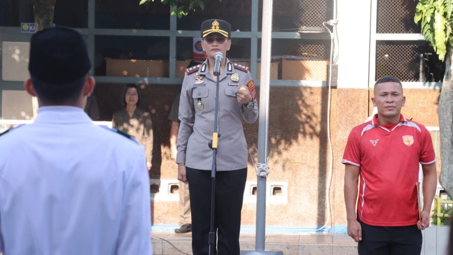 Kapolres Pematangsiantar Pembina Upacara Bendera Di SMA Sultan Agung, Jauhi Narkoba