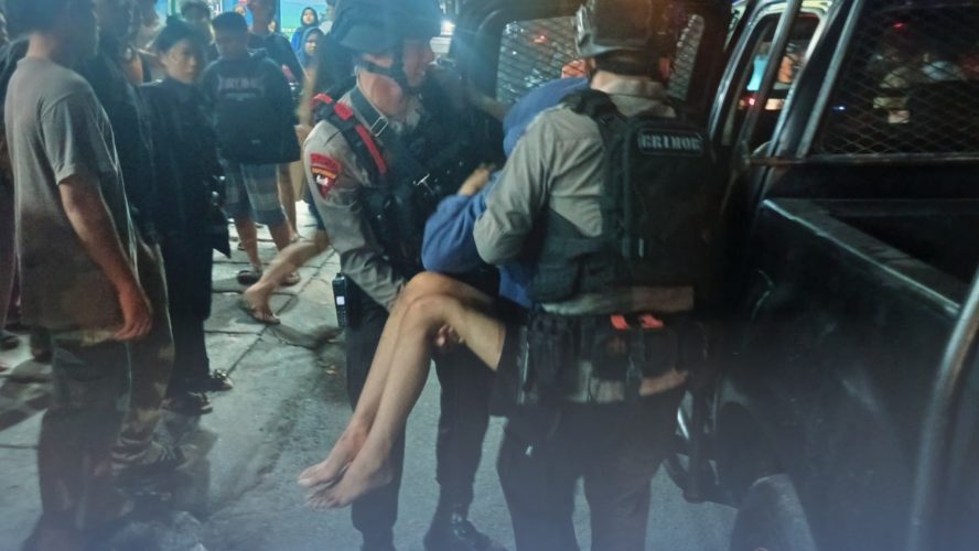 Gerak Cepat Patroli Brimob Polda Sumut Evakuasi Korban Laka Lantas Di Jalan William Iskandar