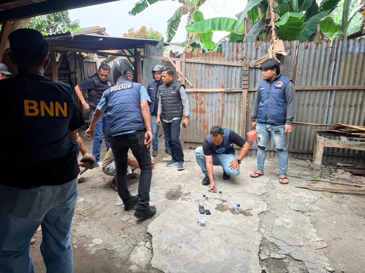 Kolaborasi Polres Binjai Dengan BNNK Binjai Gerebek Sarang Narkoba, Dua Orang Diamankan