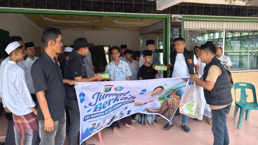 Sat Narkoba Polres Sergai Gelar Jumat Berkah, Bagikan Nasi Kotak Dan Edukasi Bahaya Narkoba