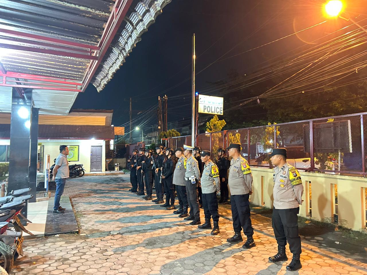 Patroli Skala Besar Brimob Polda Sumut Sisir Belawan, Sajam Hingga Miras Diamankan