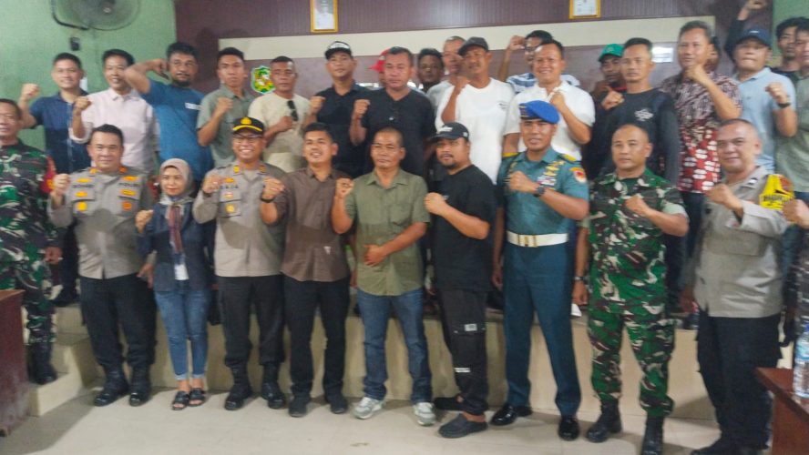 Polsek Medan Labuhan Bersama Forkopimca Mediasi Perdamaian Dua OKP Di Kelurahan Besar Dan Tangkahan