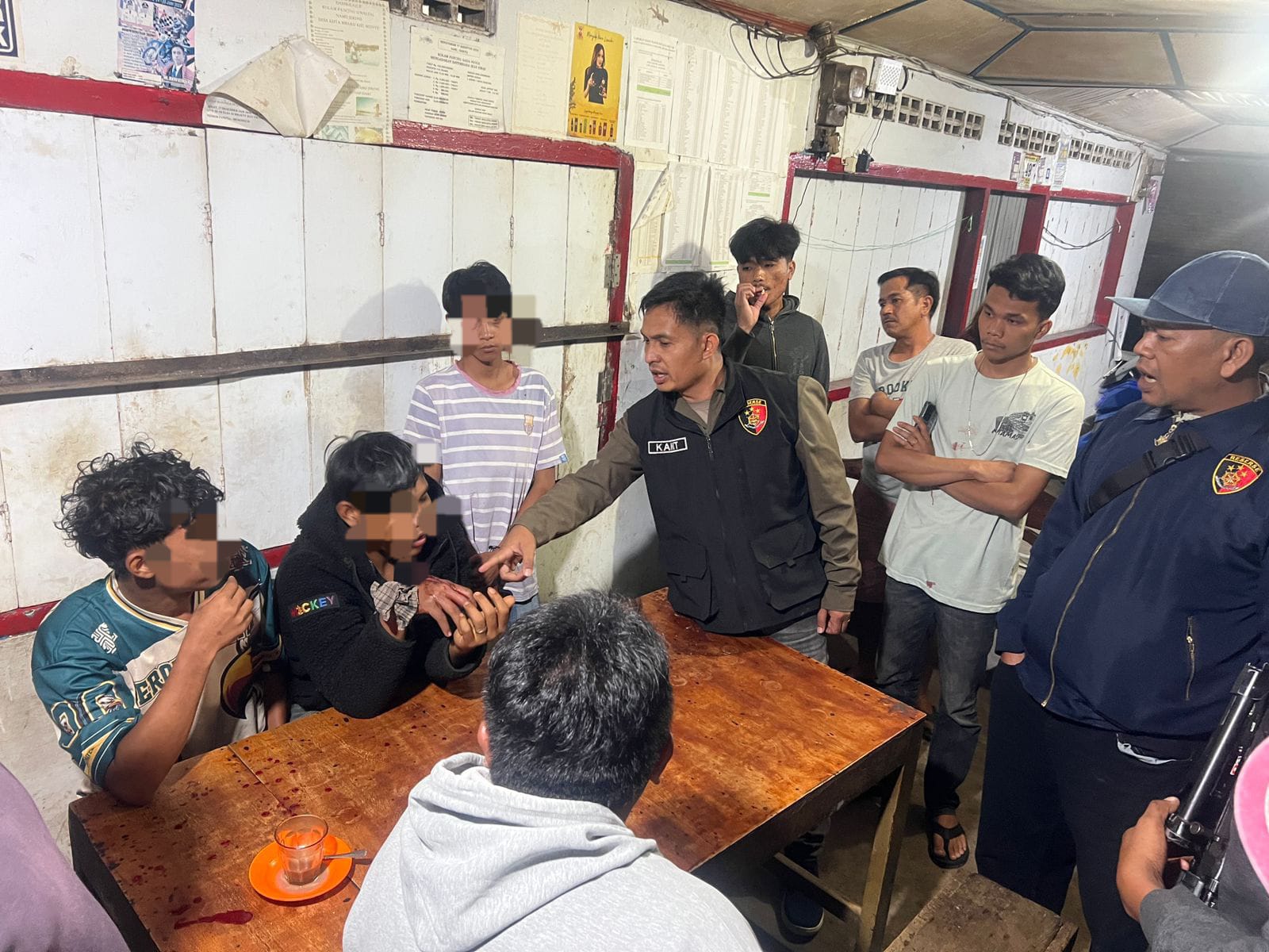 Personel Gabungan Polres Karo Sigap Redam Tawuran Antar Pemuda Di Kineppen