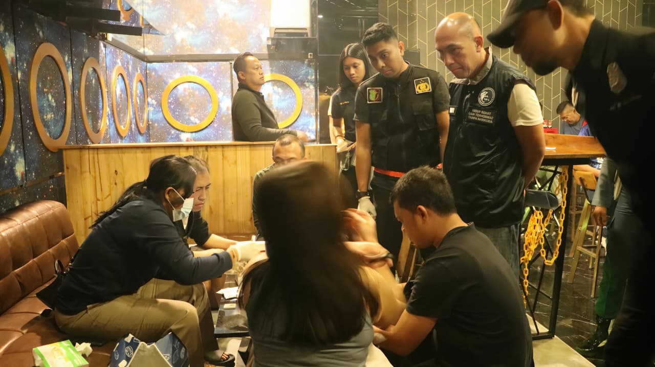 Razia Gabungan Polda Sumut Di Tempat Hiburan Malam Medan, Pengunjung Dites Urine Secara Acak