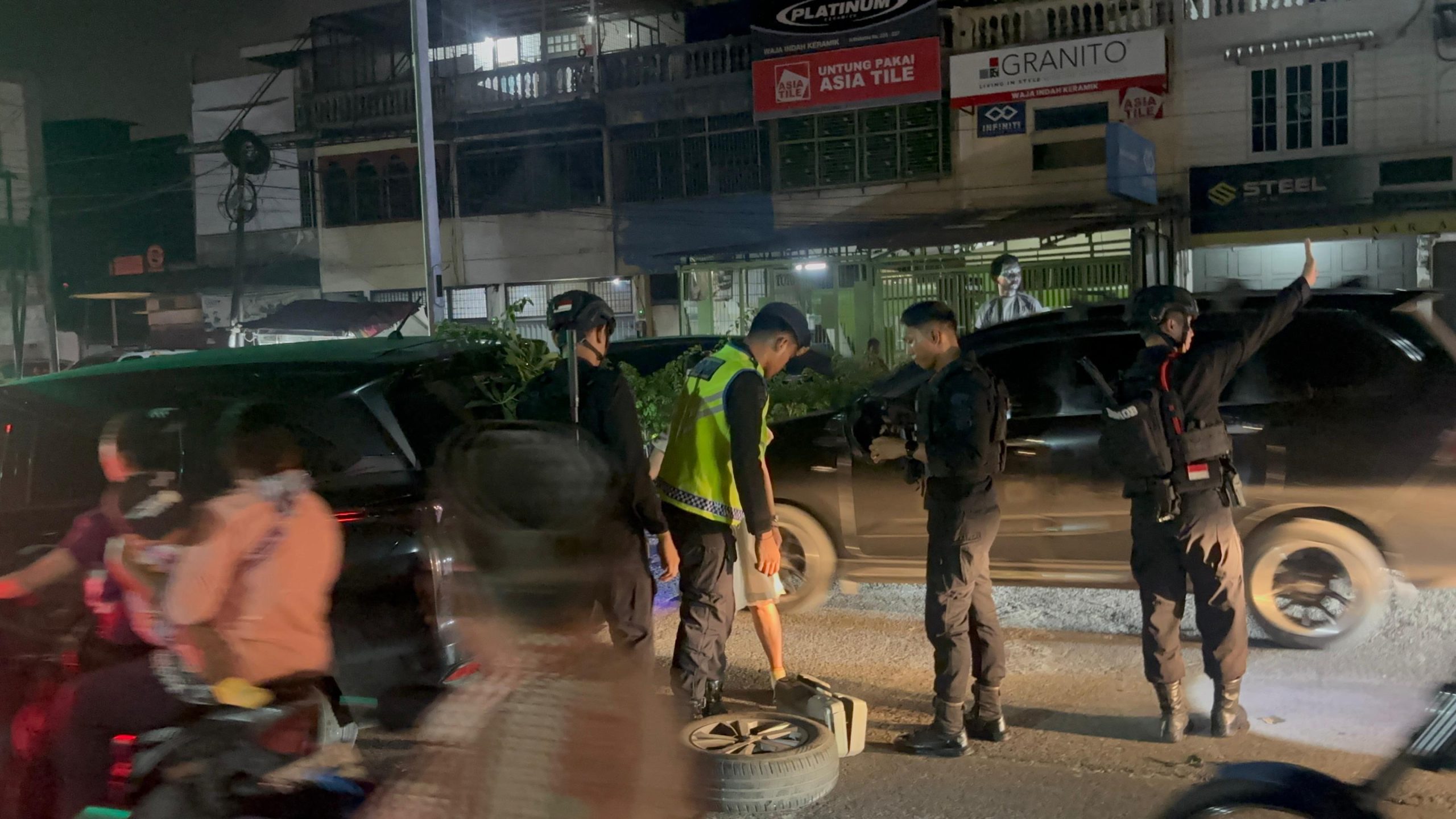 Di Tengah Blackout Sumatera, Brimob Sumut Tetap Siaga Jaga Kota Medan