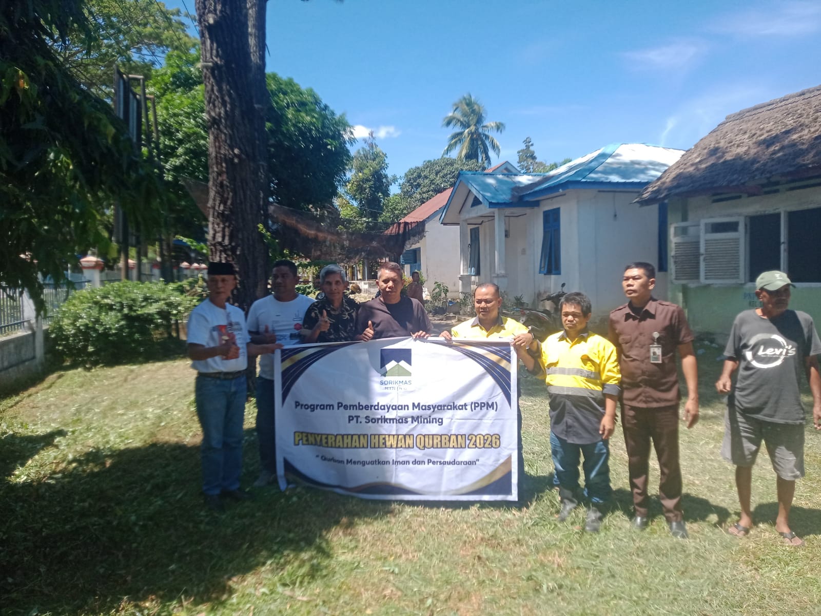 PT . SMM Salurkan Program Pemberdayaan Masyarakat Berikan Bantuan 1 Ekor Lembu Qurban Kepada Korwasis.