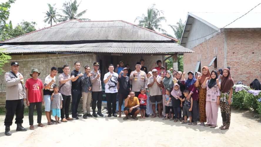 Kapolres Langkat Tunjukkan Kepedulian Terhadap Lansia Di Secanggang, Humanisme Polri Hadir Di Tengah Masyarakat