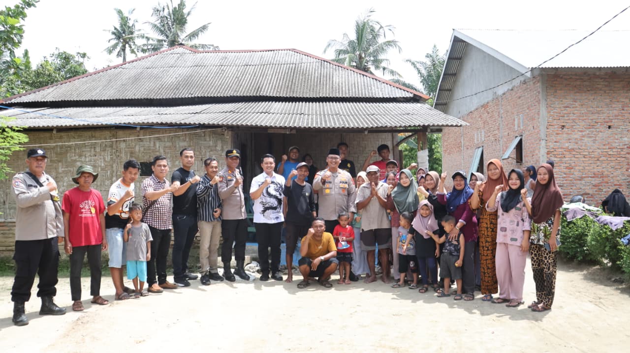 Kapolres Langkat Tunjukkan Kepedulian Terhadap Lansia Di Secanggang, Humanisme Polri Hadir Di Tengah Masyarakat