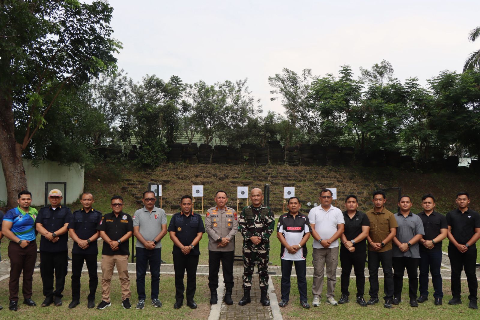 Kapolres Binjai Latihan Menembak Bersama Forkopimda Binjai