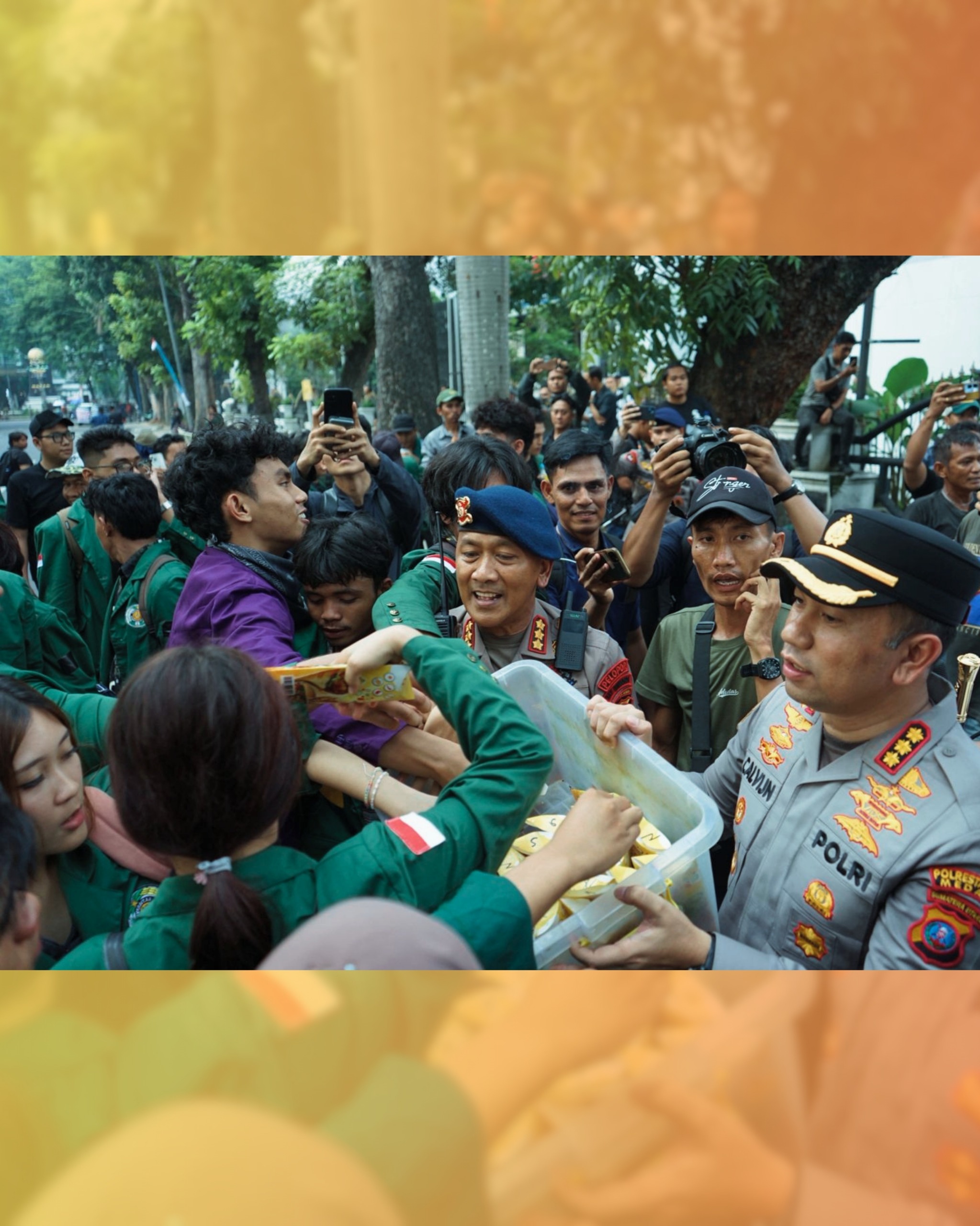 “Pengamanan Humanis Warnai Aksi Penyampaian Aspirasi Mahasiswa Di Gedung DPRD Sumut”
