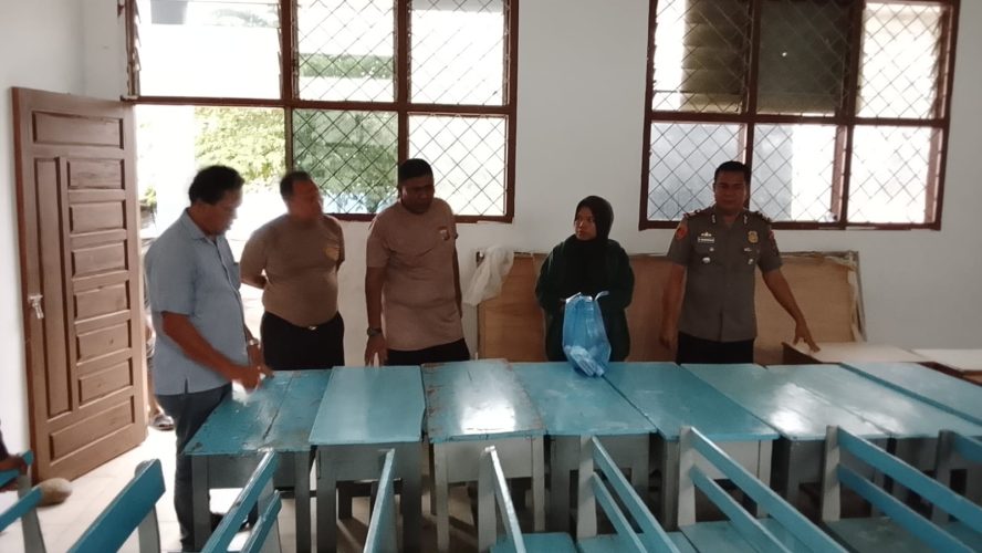 Usai Resmikan Fasilitas, Bhayangkari Sumut Salurkan 140 Set Meja Dan Kursi Untuk SD Terpencil Di Karo